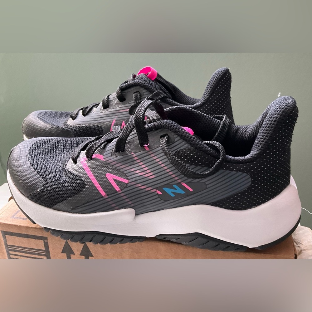 Little Girls New Balance Sneakers Size 13.5 W